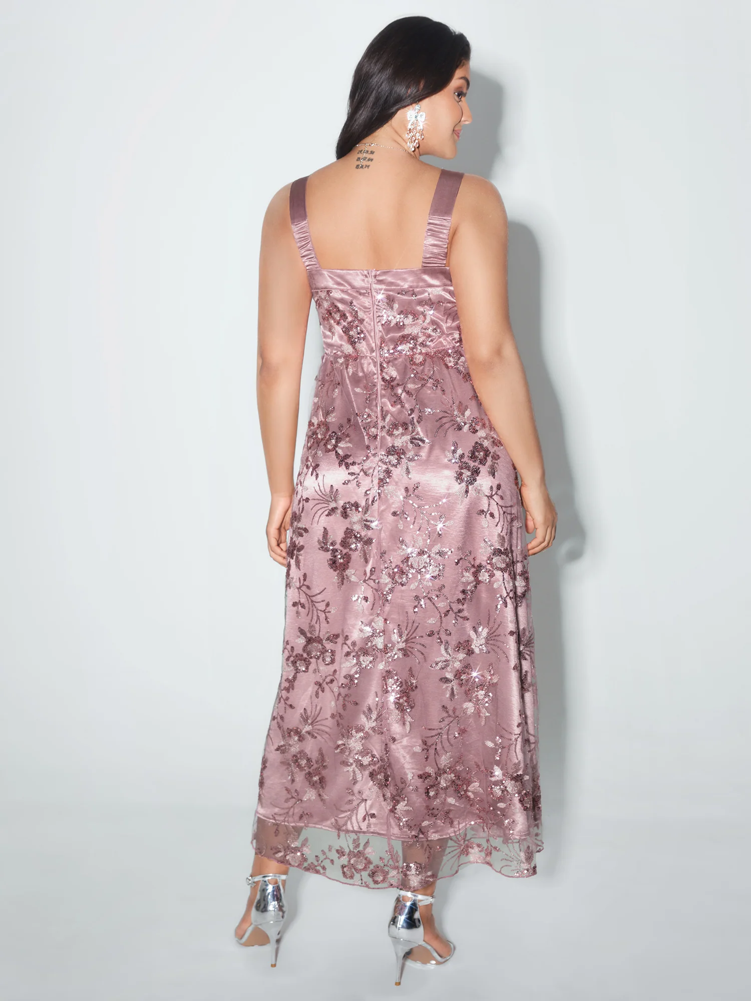 Charming Floral Sequin Embroidered Maxi Dress - Image 4