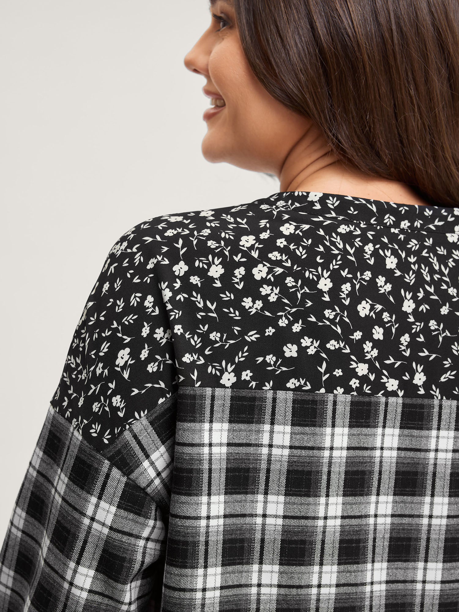 Checkered Print Contrast Notched Collar Sweatshirt - Image 4