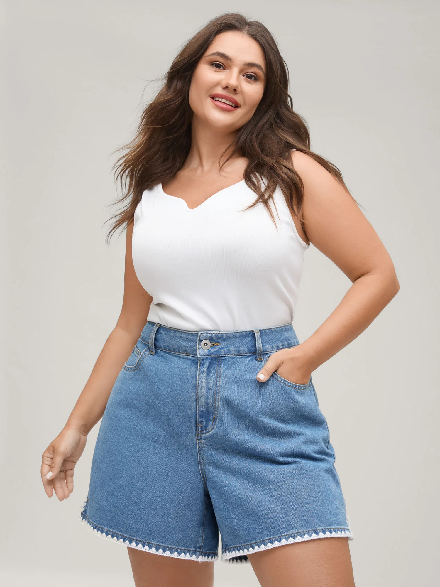 Embroidered Hem Wide-Leg Denim Shorts