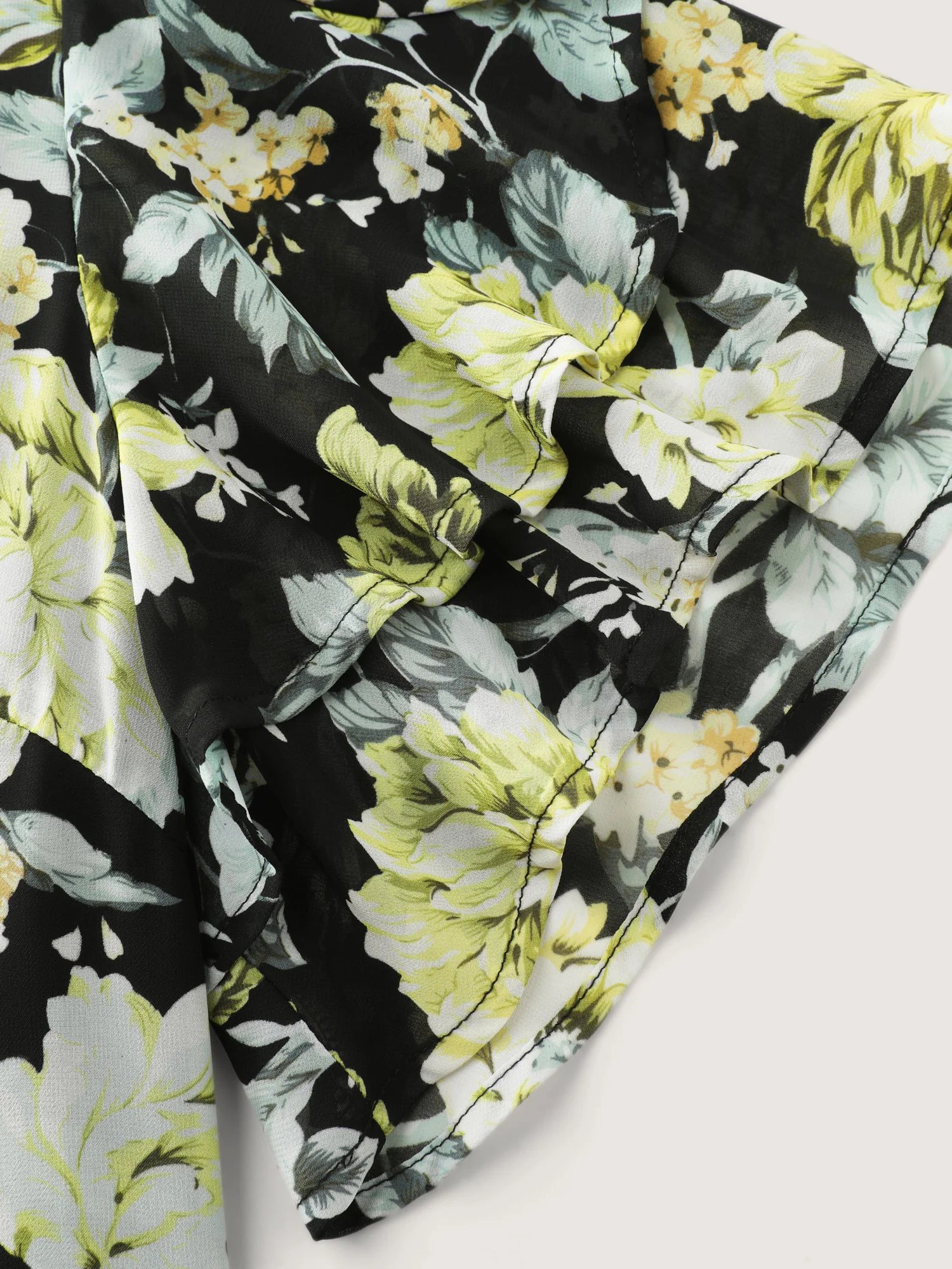 Floral Print Ruffled Edges Blouse - Image 6