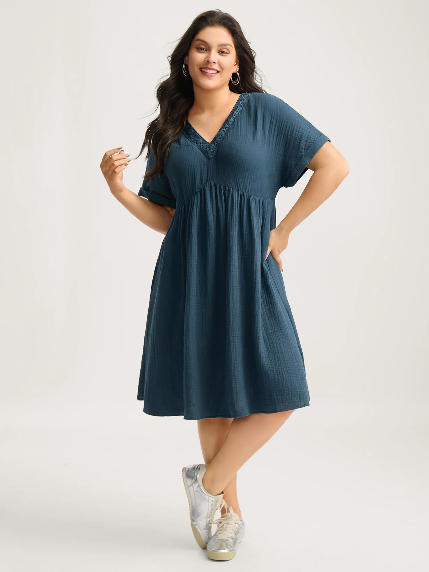 Pure Cotton Lace V-Neck Solid Midi Dress - Image 3