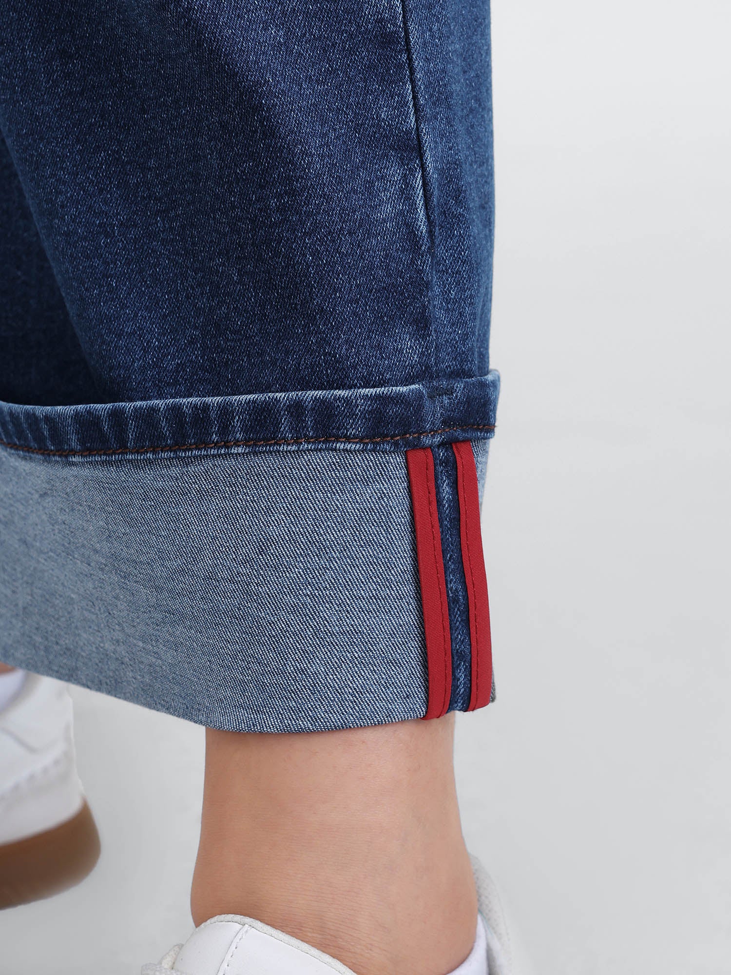 Rolled Cuffs Webbed Wide-Leg Jeans - Image 5
