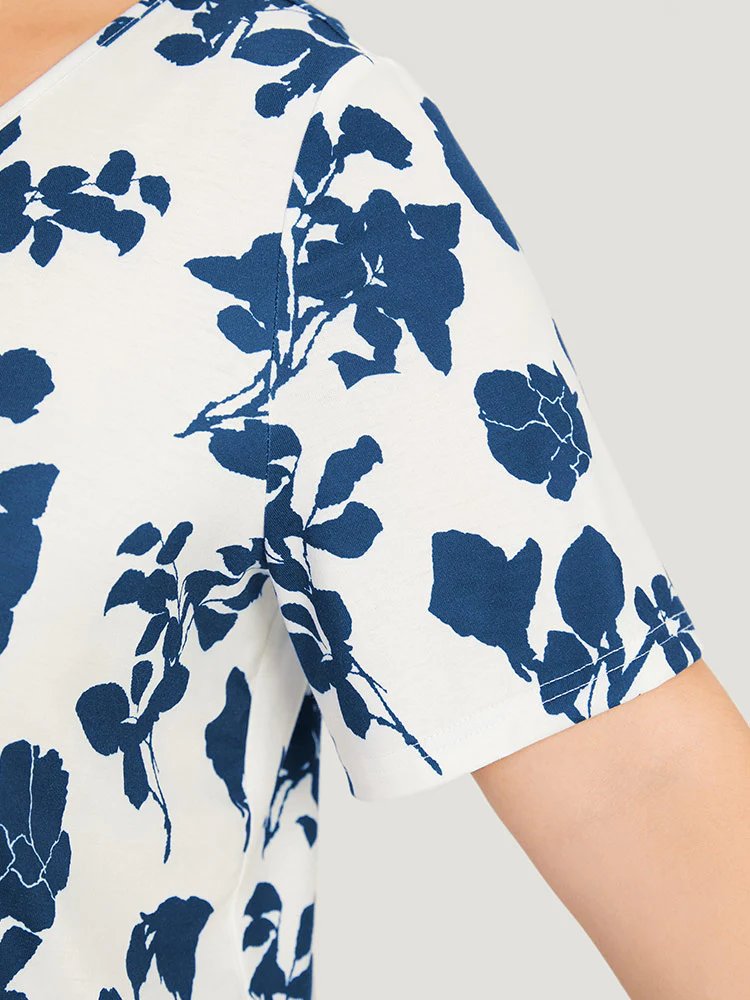 Silhouette Floral Print V Neck Sleep Top - Image 6