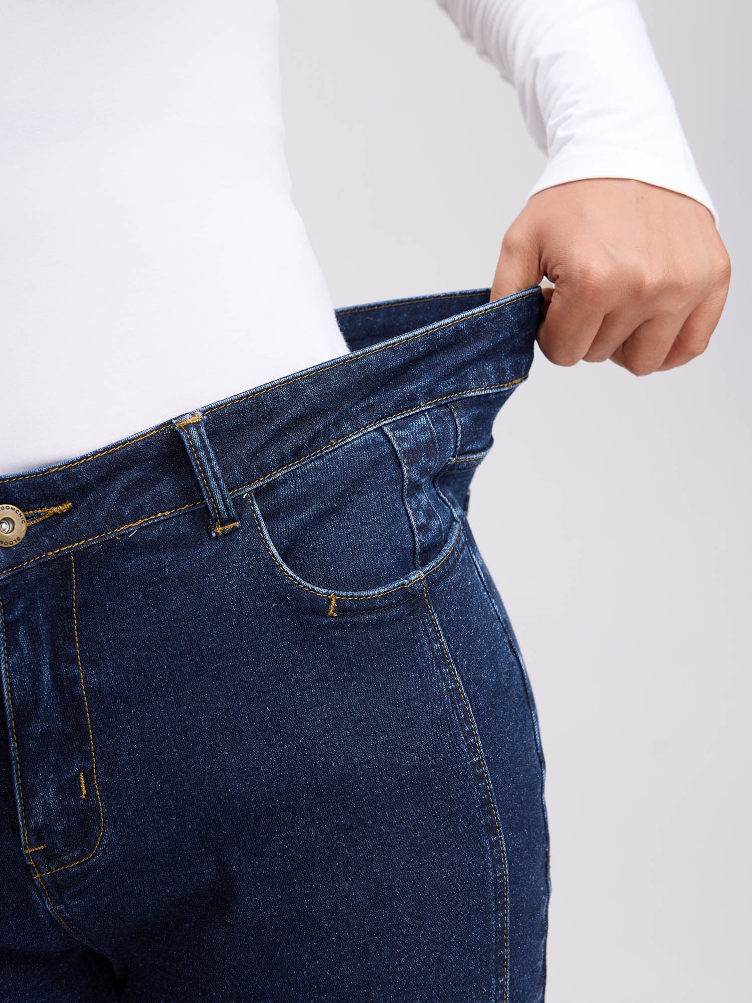 Stretchy Mid-Rise Skinny-Fit Jeans - Image 4