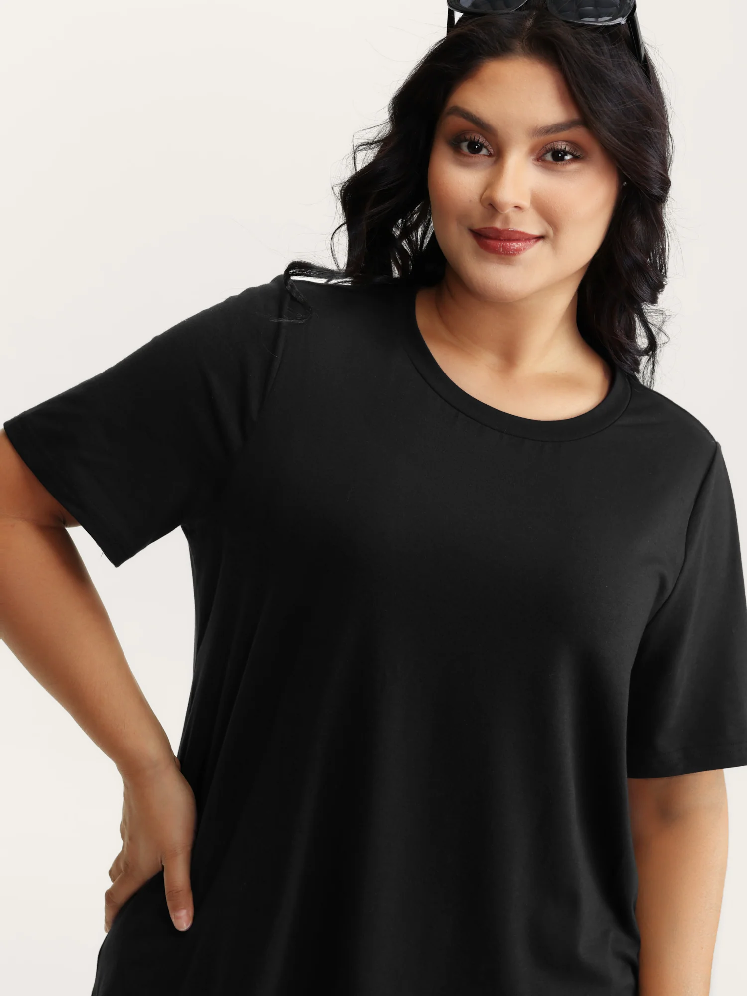 Stretchy Round Neck Solid T-Shirt - Image 6