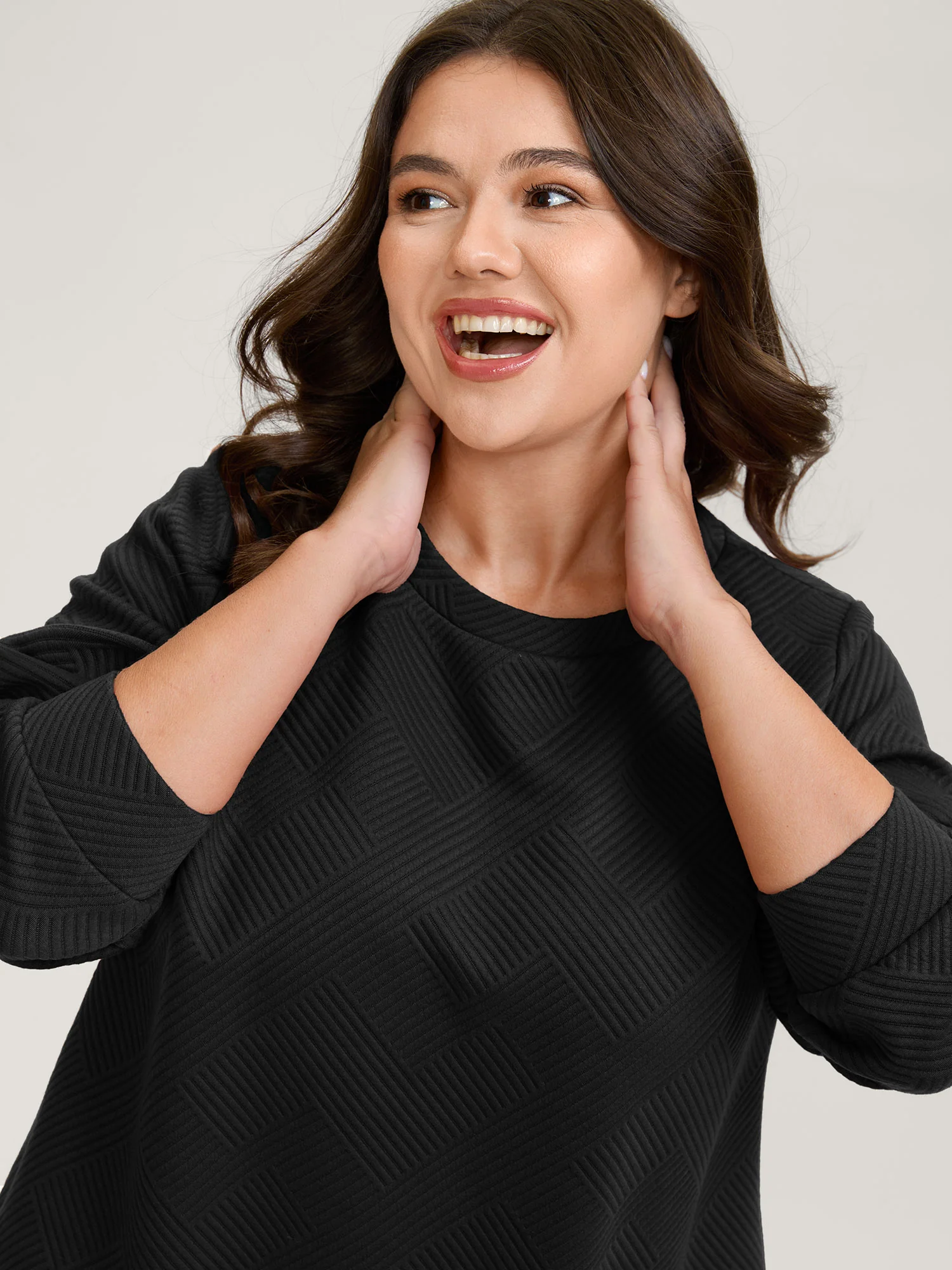 Textured Curvy Hem Round Neck Sweatshirt - Image 8